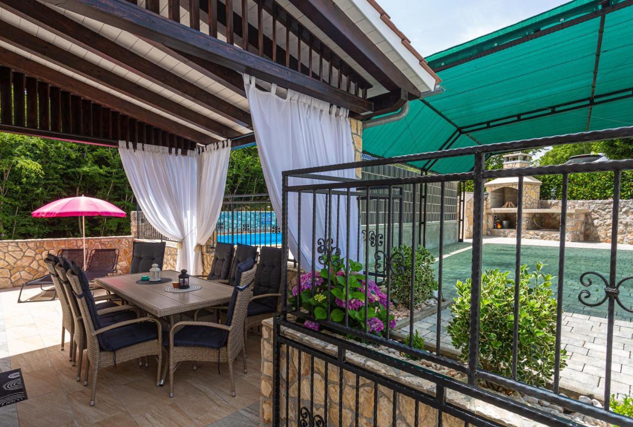 Apartment With A Private Swimming Pool, Garden & Bbq Gostinjac Exterior foto