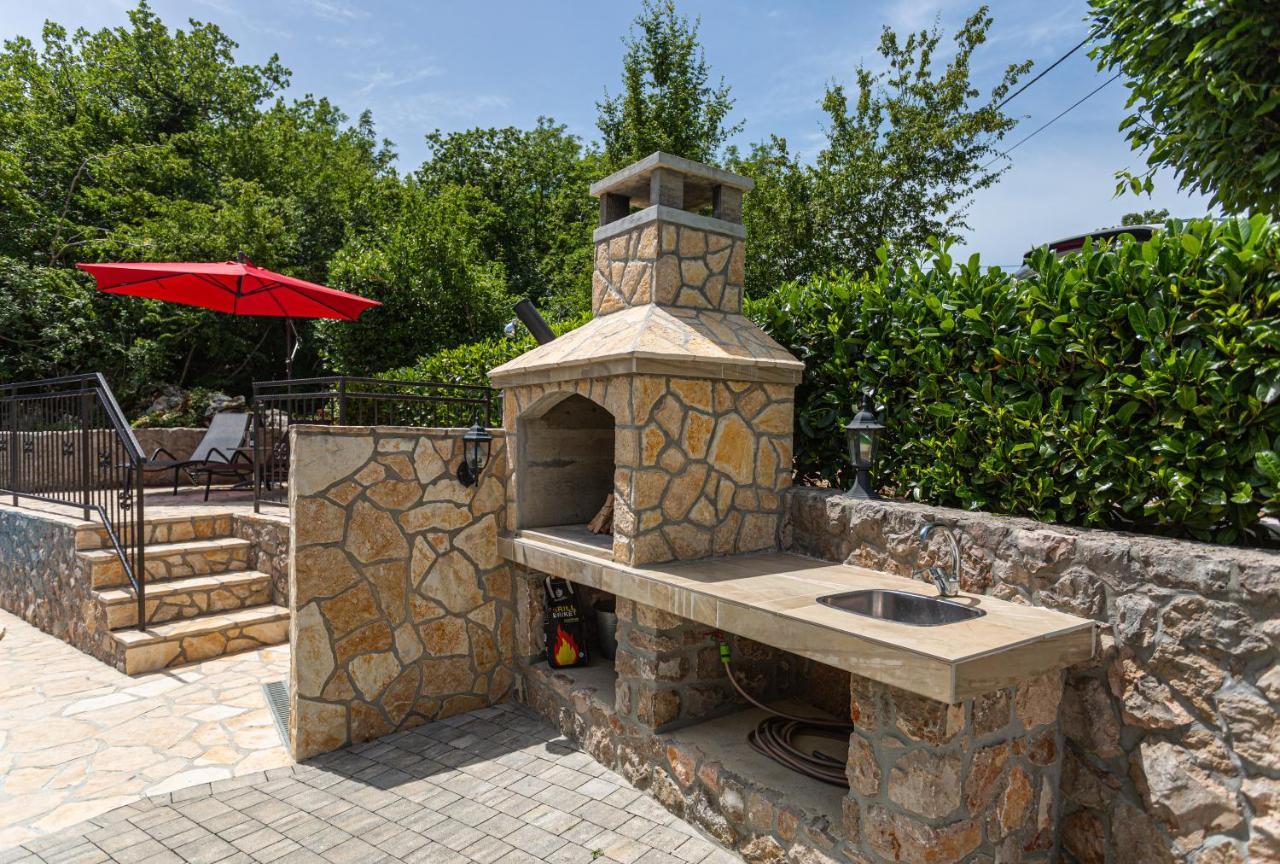 Apartment With A Private Swimming Pool, Garden & Bbq Gostinjac Exterior foto