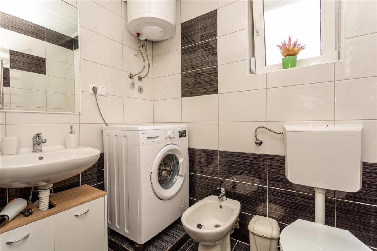 Apartment With A Private Swimming Pool, Garden & Bbq Gostinjac Exterior foto