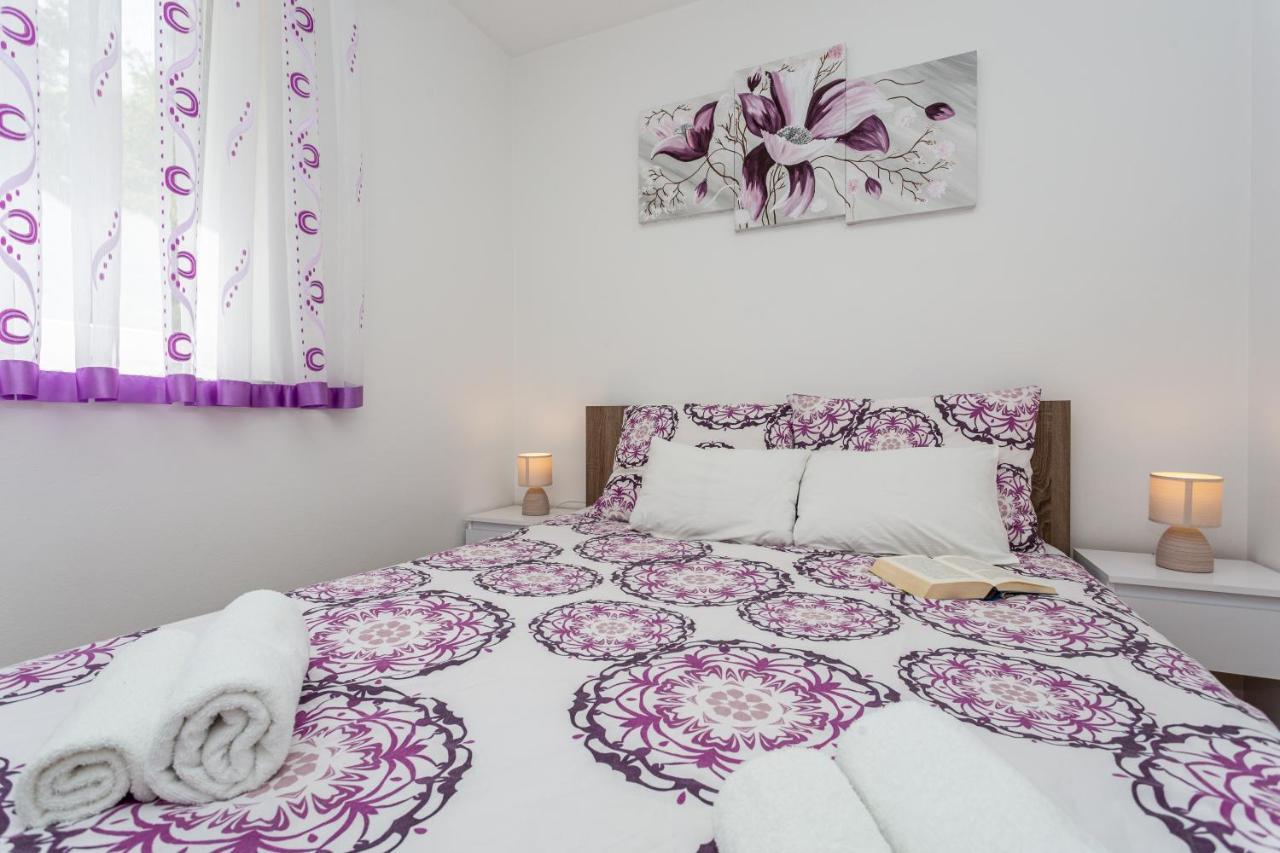 Apartment With A Private Swimming Pool, Garden & Bbq Gostinjac Exterior foto