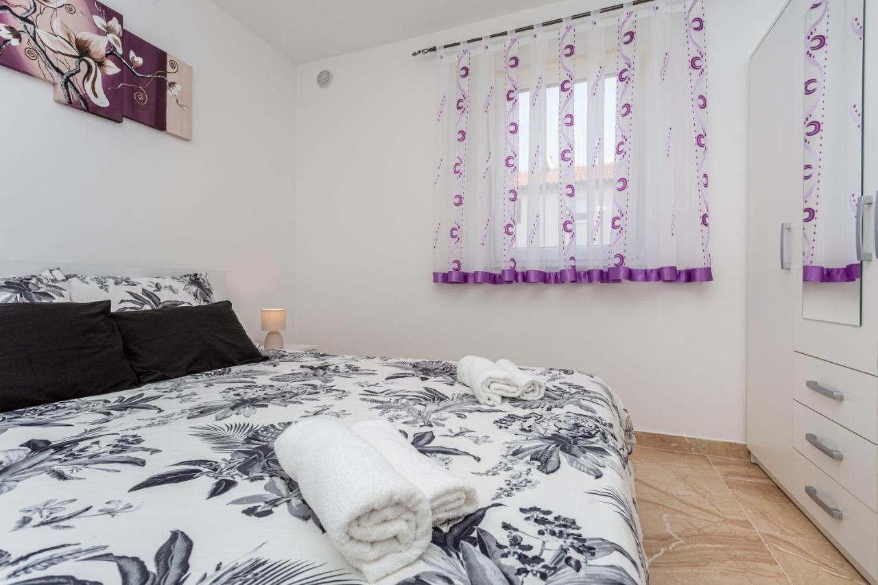 Apartment With A Private Swimming Pool, Garden & Bbq Gostinjac Exterior foto